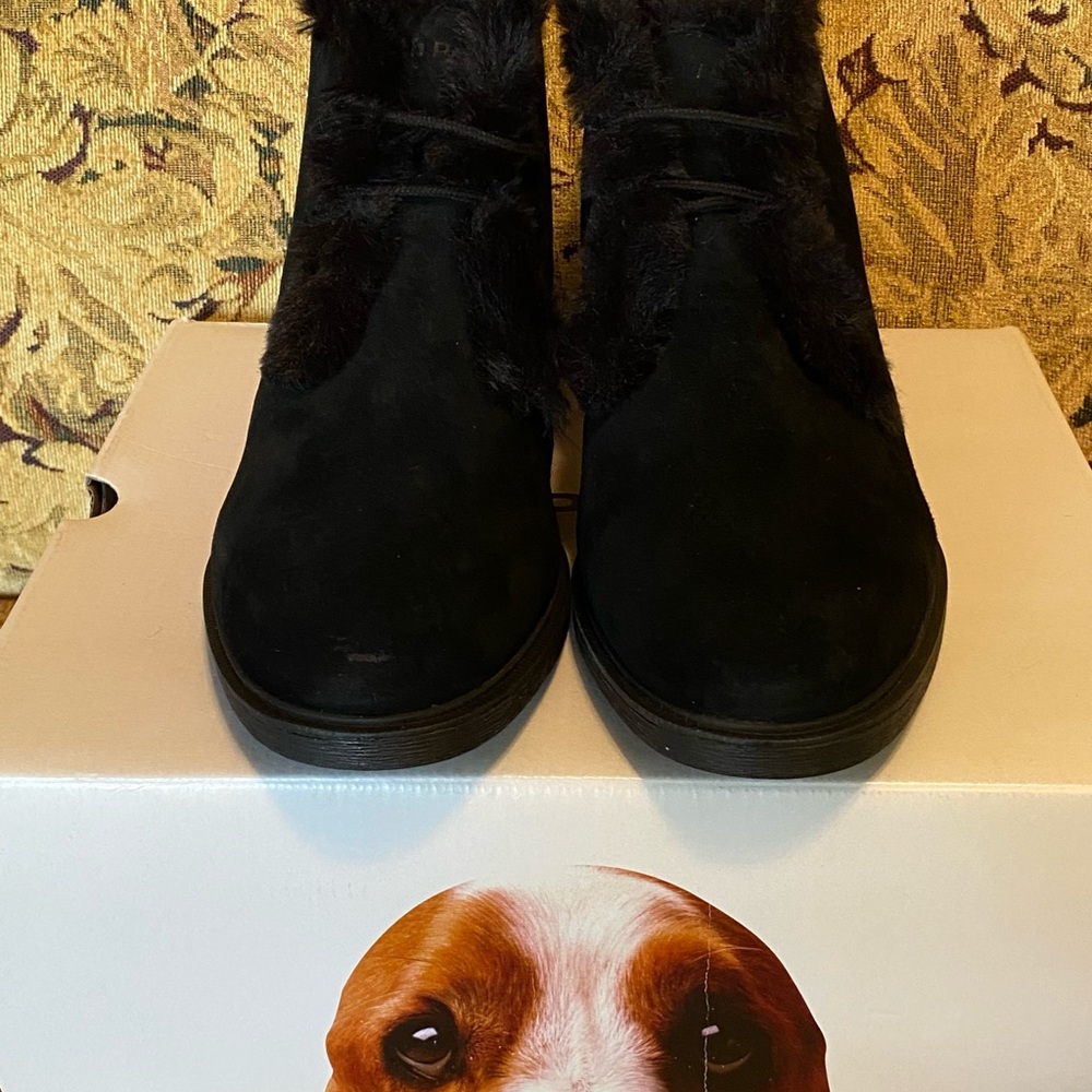 NIB HUSH PUPPIES Bailey Chukka Booties  Plush Faux Fur Lining 7.5 Medium width